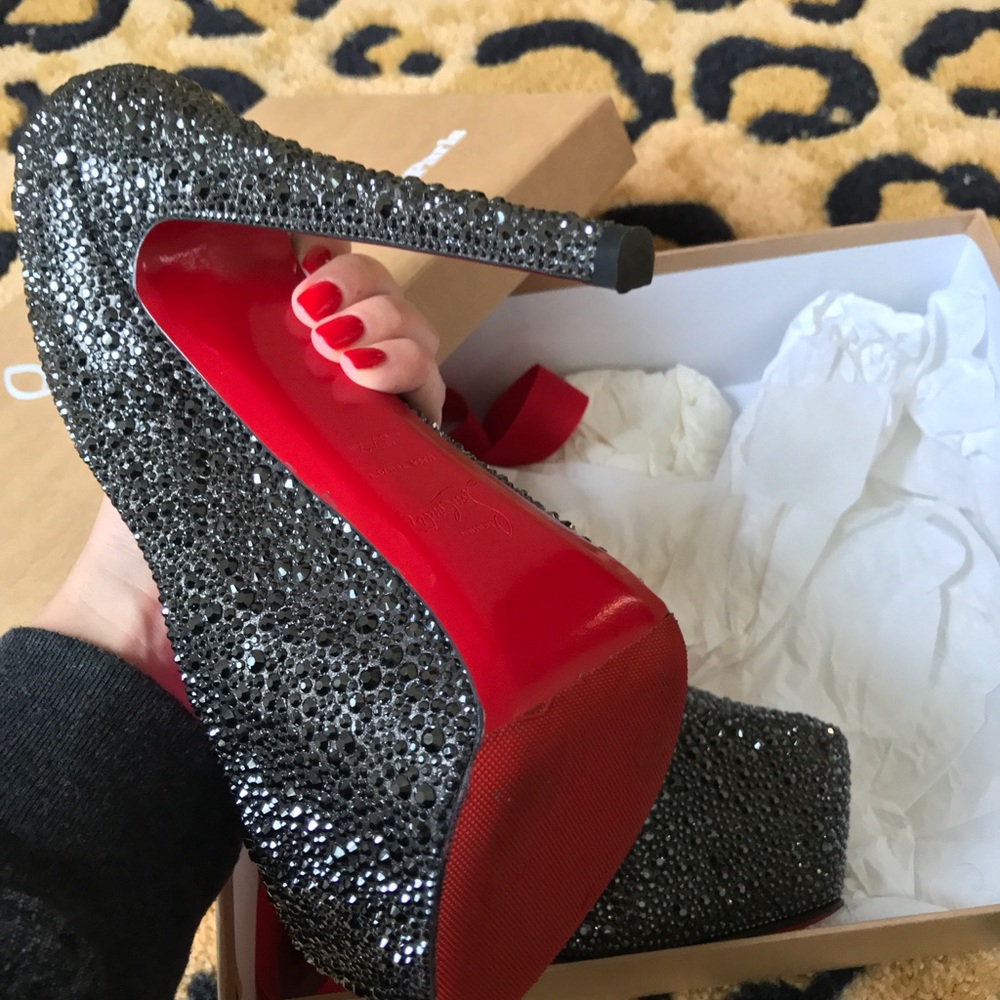 Louboutin Daffodil Heels in Swarovski crystals - Picture 3 of 8